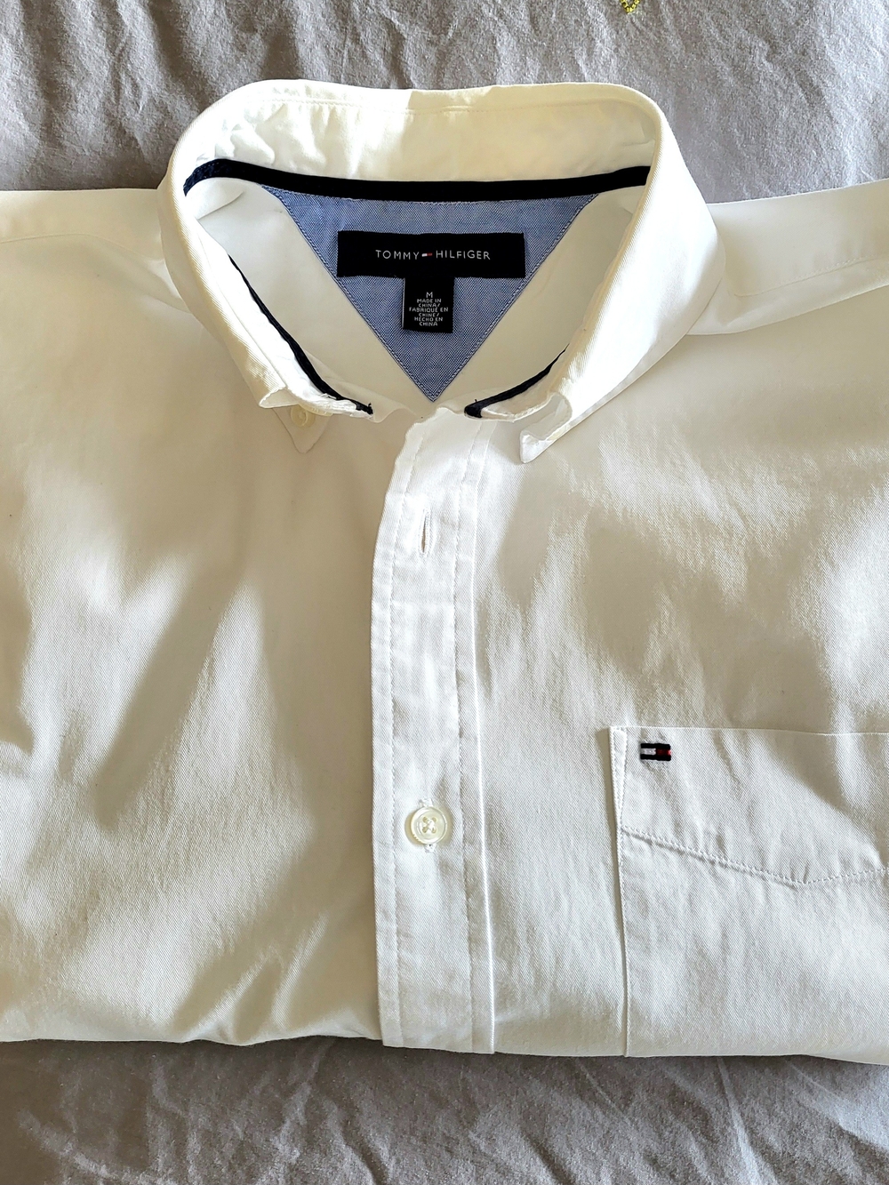 Tommy Hilfiger Men’s Classic White Button-Down Shirt - Picture 4 of 6